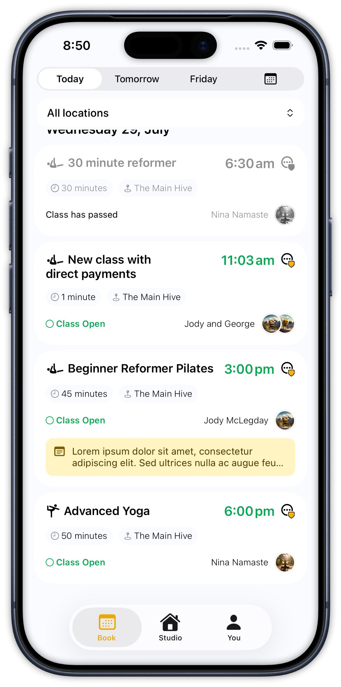 The client timetable in the Clovo app, where the class with a program note shows the note in a yellow panel under its row